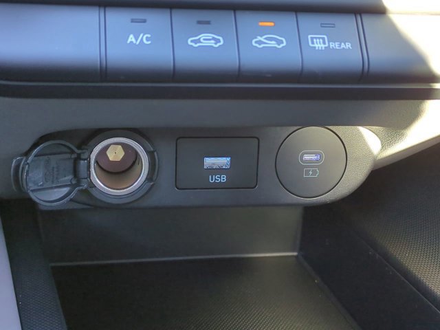 Used 2026 Hyundai Elantra SE FWD image 20