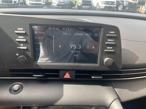 Used 2025 Hyundai Elantra Sport FWD image 20