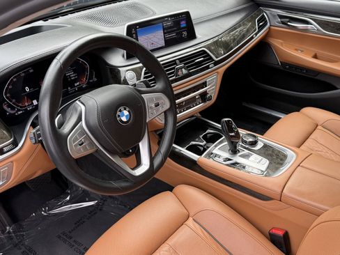 Used 2022 BMW 750i xDrive w/ Luxury Rear Seating Package AWD/4WD image 9