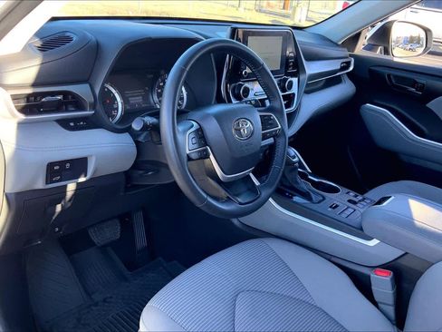 Certified 2025 Toyota Highlander LE image 15