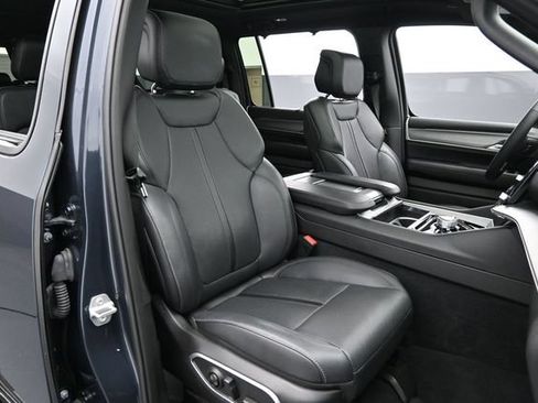 Used 2025 Jeep Wagoneer Series III w/ Premium Group I AWD/4WD image 33