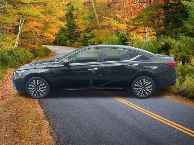 Used 2025 Nissan Altima 2.5 SV AWD/4WD image 6