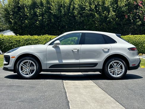 Certified 2025 Porsche Macan AWD/4WD image 2