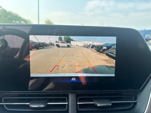 Used 2025 Chevrolet Trax LT FWD image 23