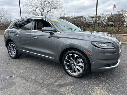 Used 2022 Lincoln Nautilus Reserve w/ Equipment Group 201A image 17