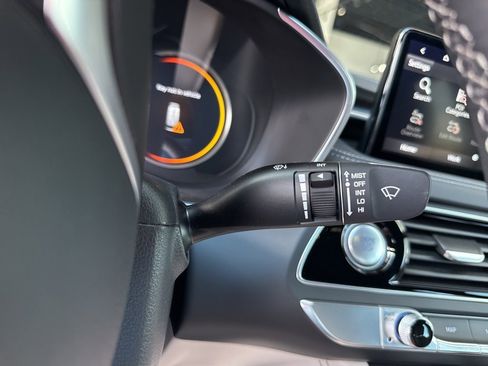 Used 2022 Genesis G70 2.0T image 32