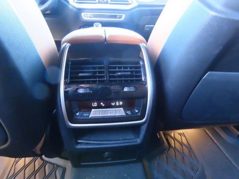 Used 2022 BMW X5 sDrive40i w/ M Sport Package image 18