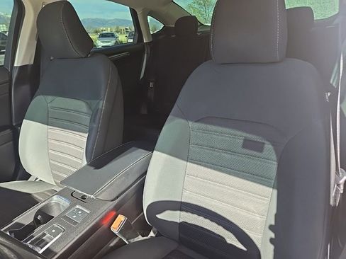 Used 2020 Ford Fusion SE image 19