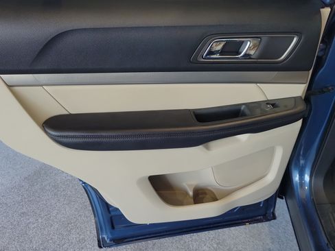 Used 2018 Ford Explorer XLT w/ Equipment Group 202A FWD image 13