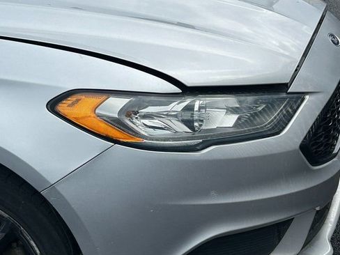 Used 2018 Ford Fusion SE w/ Fusion SE Technology Package image 7