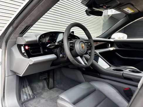 Certified 2022 Porsche Taycan GTS image 4