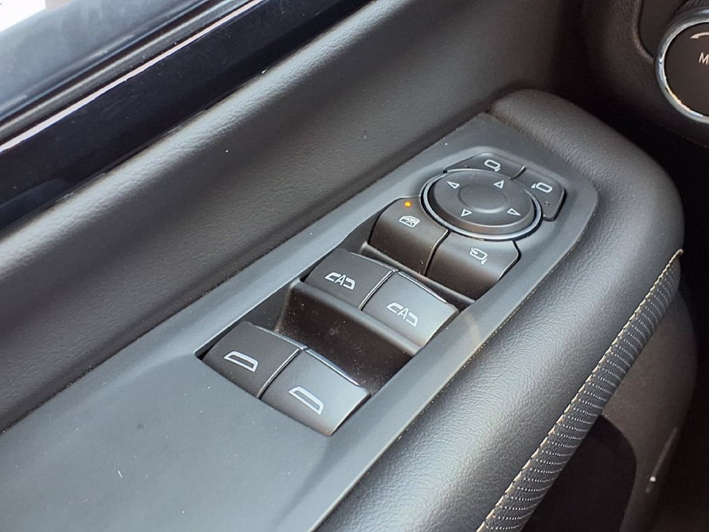 Used 2026 Chevrolet Suburban Premier RWD image 20