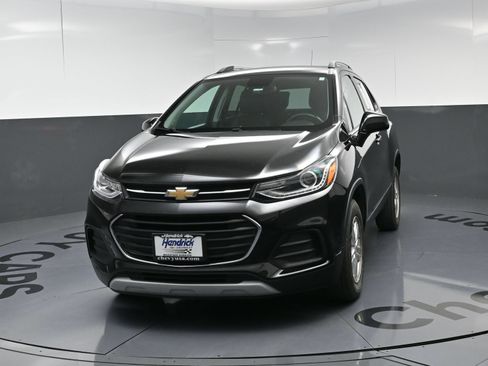 Used 2020 Chevrolet Trax LT w/ LT Convenience Package AWD/4WD image 11