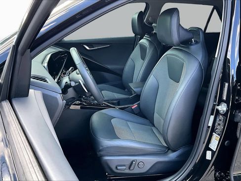 Used 2024 Kia Niro EX FWD image 12