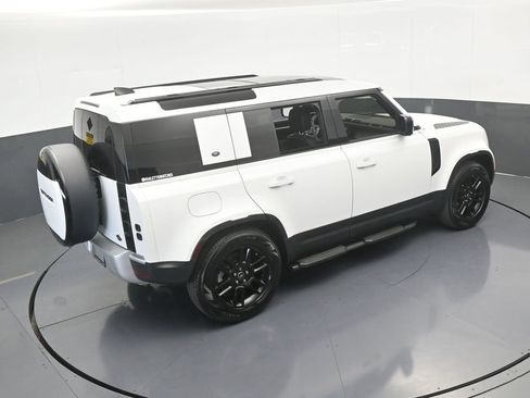 Used 2022 Land Rover Defender 110 S image 54