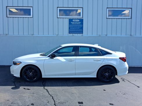 Used 2025 Honda Civic Sport image 2