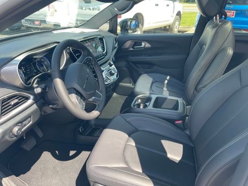 New 2026 Chrysler Pacifica Select image 28