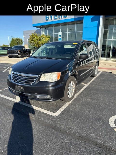 Used 2013 Chrysler Town & Country Touring FWD image 3