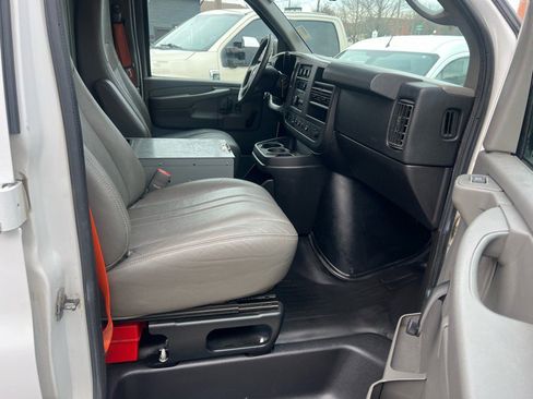 Used 2013 Chevrolet Express 2500 image 10