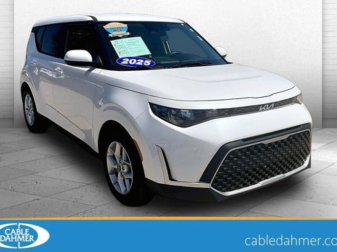 Used 2025 Kia Soul LX w/ LX Technology Package FWD image 1