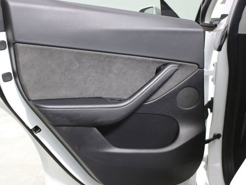 Used 2021 Tesla Model Y Long Range image 27