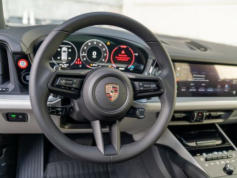 Certified 2026 Porsche Cayenne AWD/4WD image 13