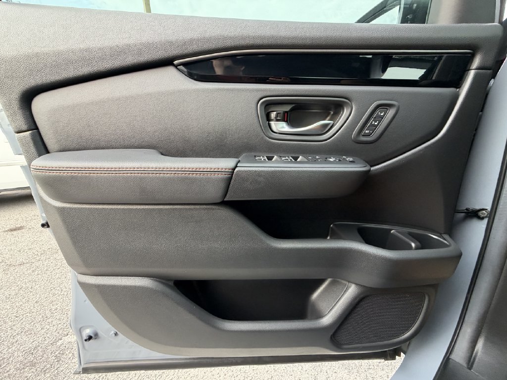Certified 2025 Honda Pilot TrailSport image 18