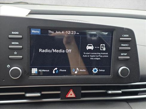 Used 2025 Hyundai Elantra SE FWD image 11