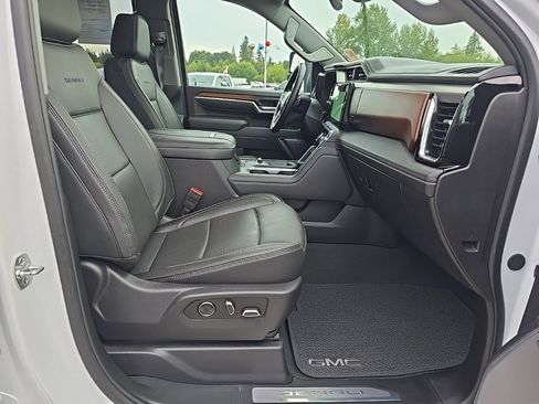 Used 2025 GMC Sierra 3500 Denali image 33