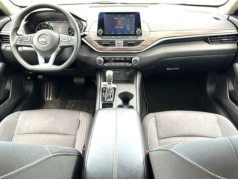 Used 2025 Nissan Altima 2.5 SV FWD image 20