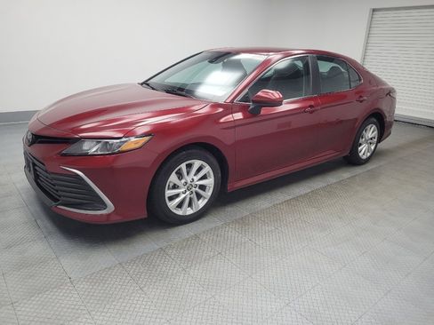 Used 2022 Toyota Camry LE image 2