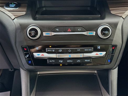 Used 2020 Ford Explorer Limited image 16