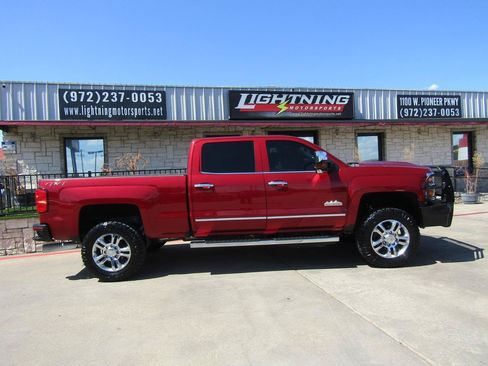 Used 2018 Chevrolet Silverado 2500 High Country w/ Duramax Plus Package AWD/4WD image 5