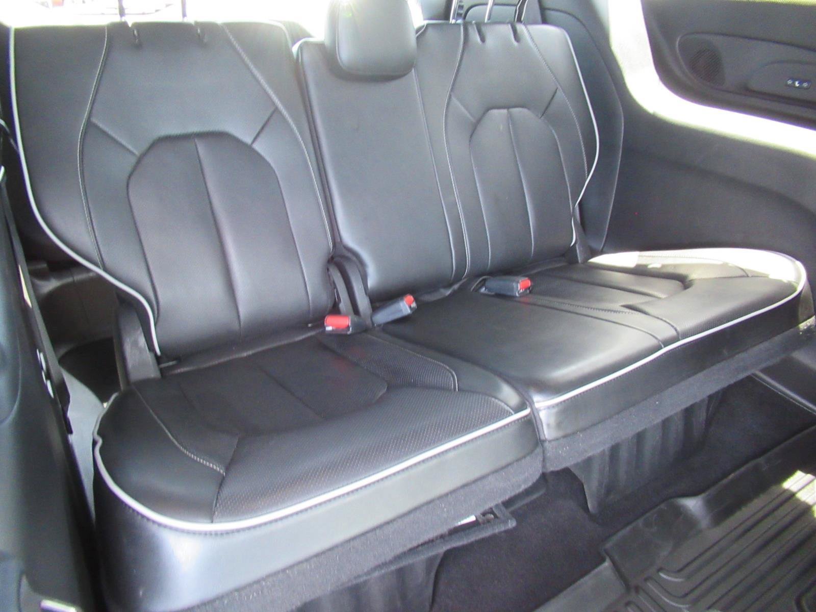Used 2022 Chrysler Pacifica Limited w/ S Appearance Package FWD image 36