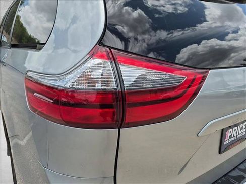 Used 2020 Toyota Sienna LE FWD image 12