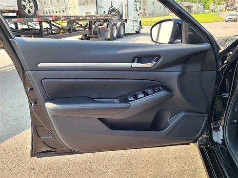 Used 2023 Nissan Altima 2.5 SV image 15