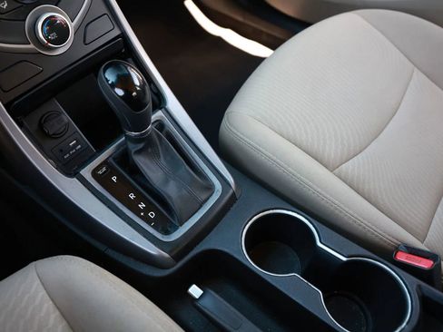 Used 2016 Hyundai Elantra SE image 34