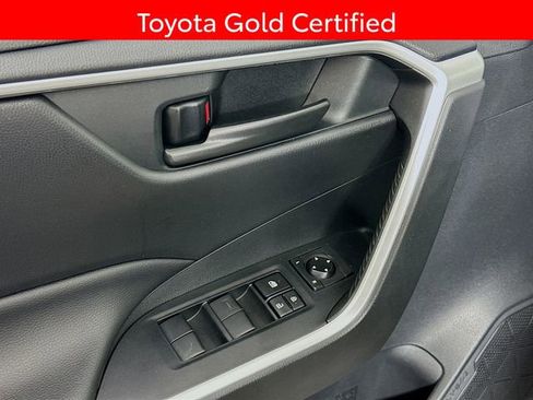 Certified 2021 Toyota RAV4 LE AWD/4WD image 18