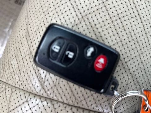 Used 2011 Toyota Avalon Limited FWD image 33
