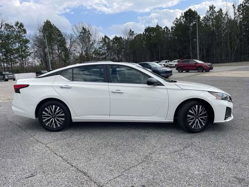 Used 2025 Nissan Altima 2.5 SV image 2