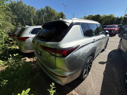 Used 2025 Mitsubishi Outlander SE AWD/4WD image 2