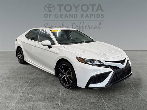Certified 2023 Toyota Camry SE w/ Convenience Package image 1