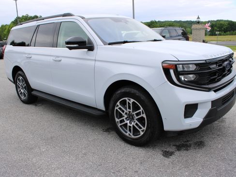 Used 2025 Ford Expedition Max Active AWD/4WD image 4