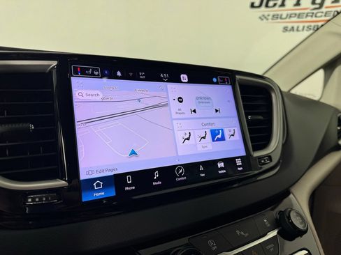 Used 2023 Chrysler Voyager LX FWD image 13