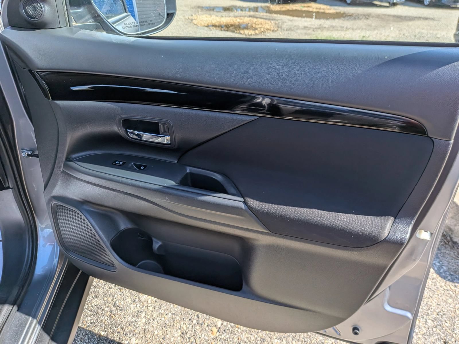 Used 2020 Mitsubishi Outlander ES FWD image 35