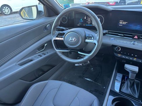 Used 2025 Hyundai Elantra SEL image 30
