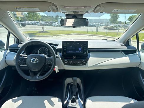 Used 2020 Toyota Corolla LE FWD image 16