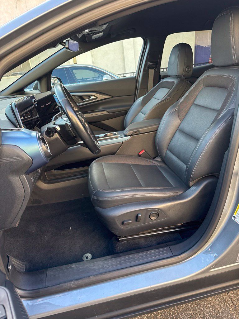 Used 2024 Chevrolet Equinox EV LT w/ LPO, Blackout Package FWD image 16