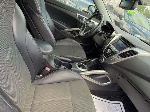 Used 2013 Hyundai Veloster w/ Style Pkg image 20