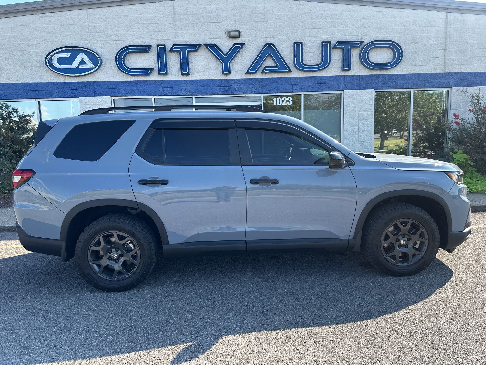 Used 2025 Honda Pilot TrailSport image 3